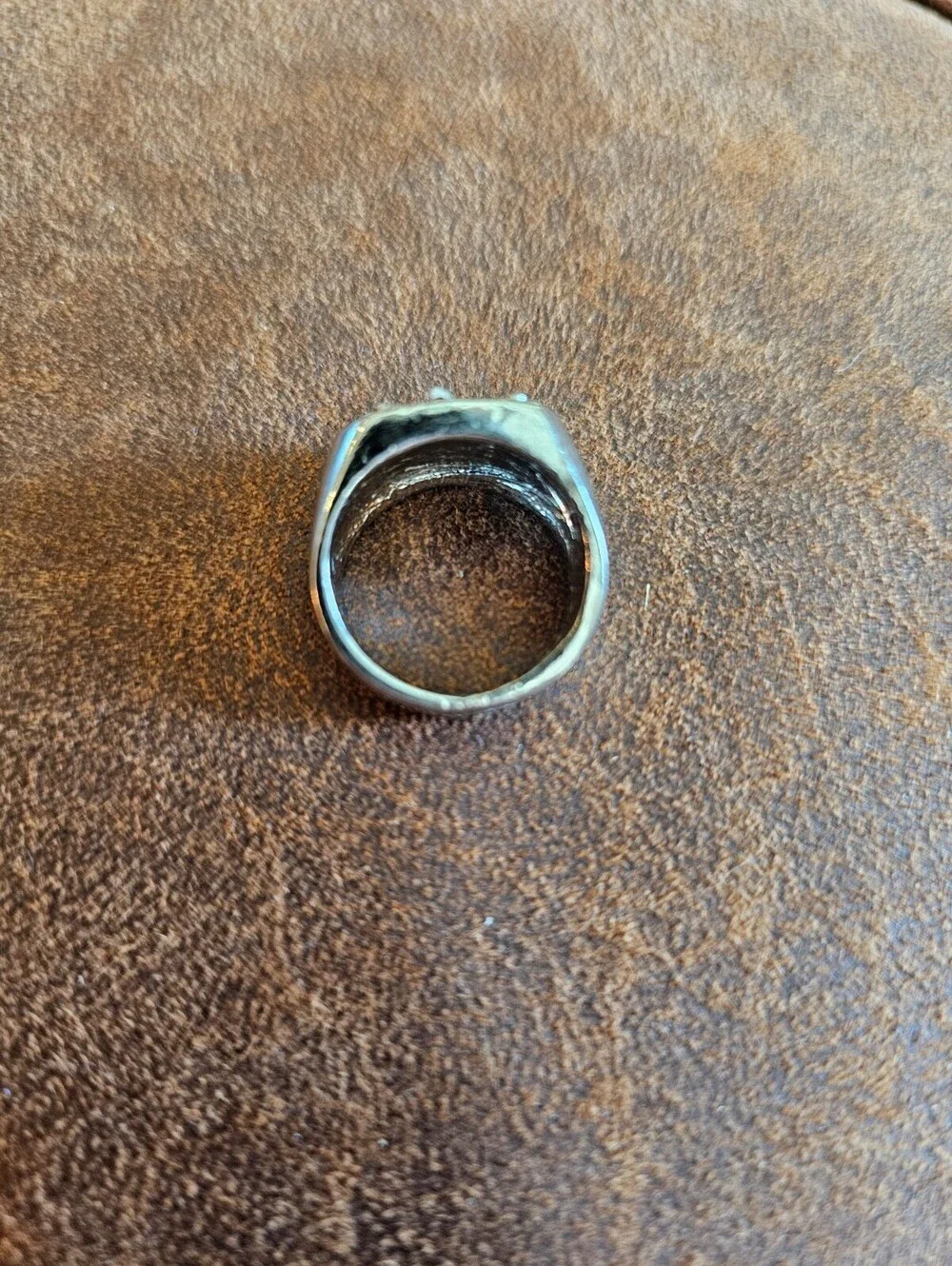 Vintage Mid Century Sz 7.5 signet ring w/ raised American eagle emblem